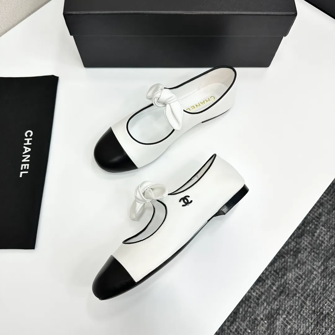 👟👟Ex-factory price 480👟👟 Chanel 25C Early Spring Mary Jane Shoes Series This season’s shoes are all great! The pure black Mary Jane is very comfortable on the feet and the upper leather is also very soft, so you don’t have to worry about rubbing your feet. The bunny ears are also very cute, and the black and white color matching and black fabric cover are very nice. Upper cowhide, inner sheepskin, genuine leather outsole Size: 35-39 40/41 Customized, non-refundable and non-exchangeable